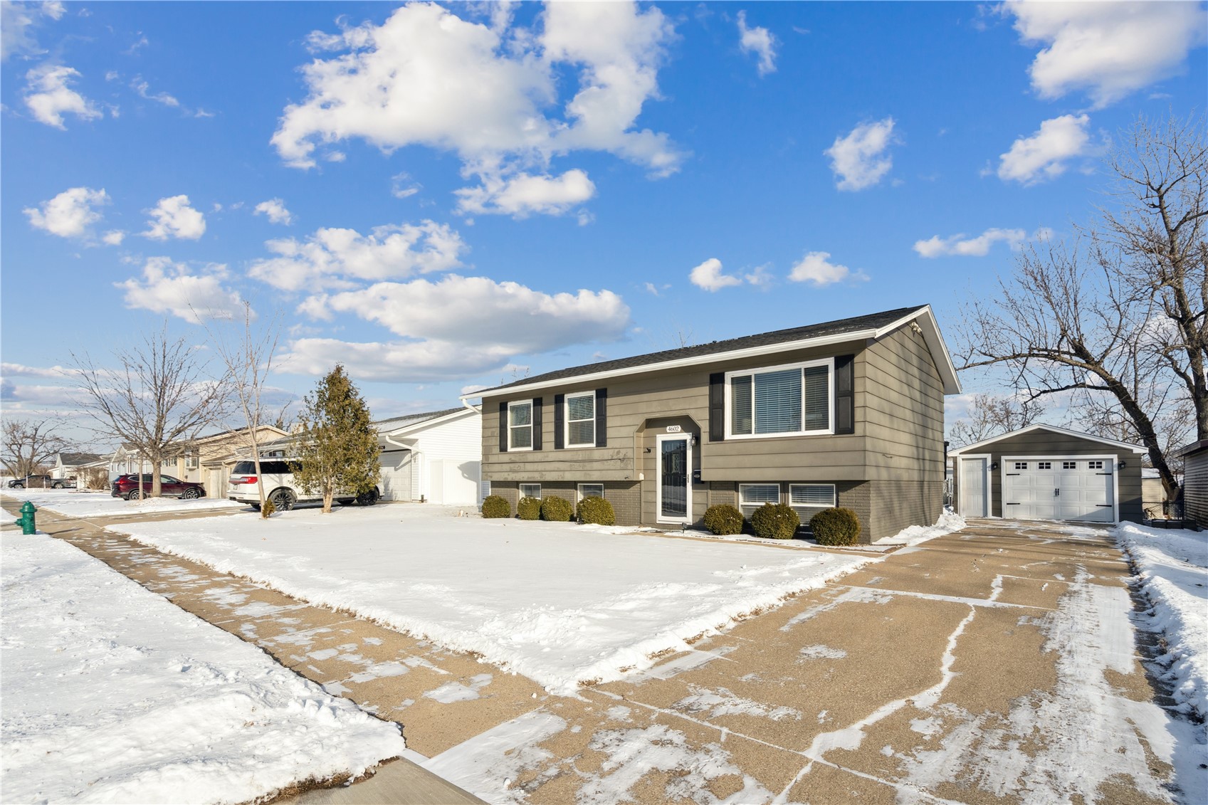 4602 Twin Pine Drive NW