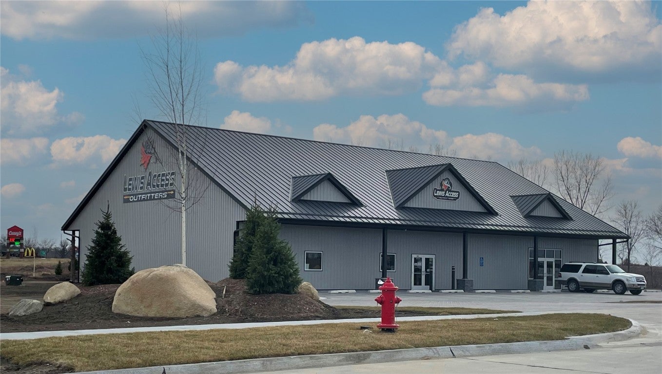 Photo 1 of 5 — 807 Mustang Lane B, Center Point, IA 52213