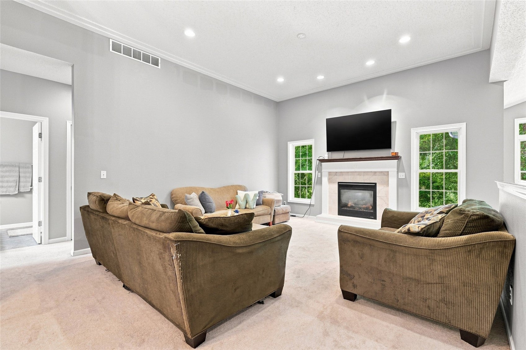 3808 Richland Dr NW