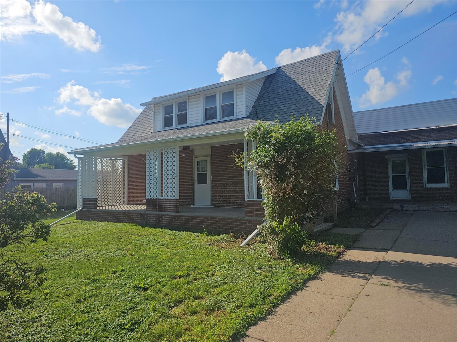 1105 5th Street E