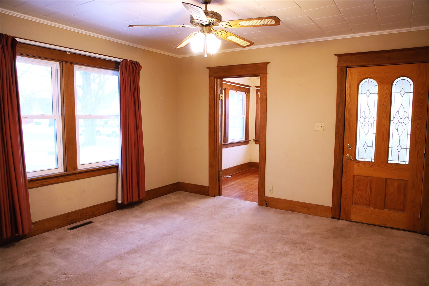 832 Daniels Street NE