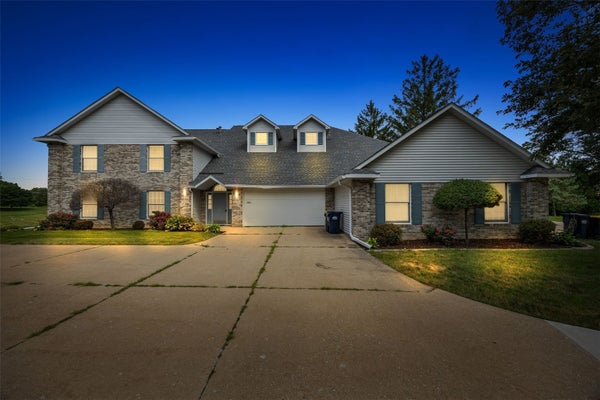 2301 WILLOWBROOKE LN, IOWA CITY, IA 52246 - Image eb34fc02a7463fa6c045bd7c43ea9083/166572600