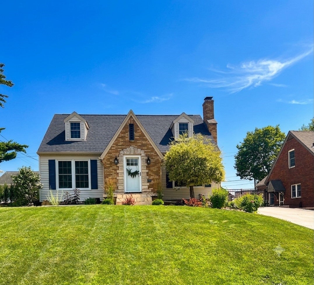 241 23rd Street Dr SE