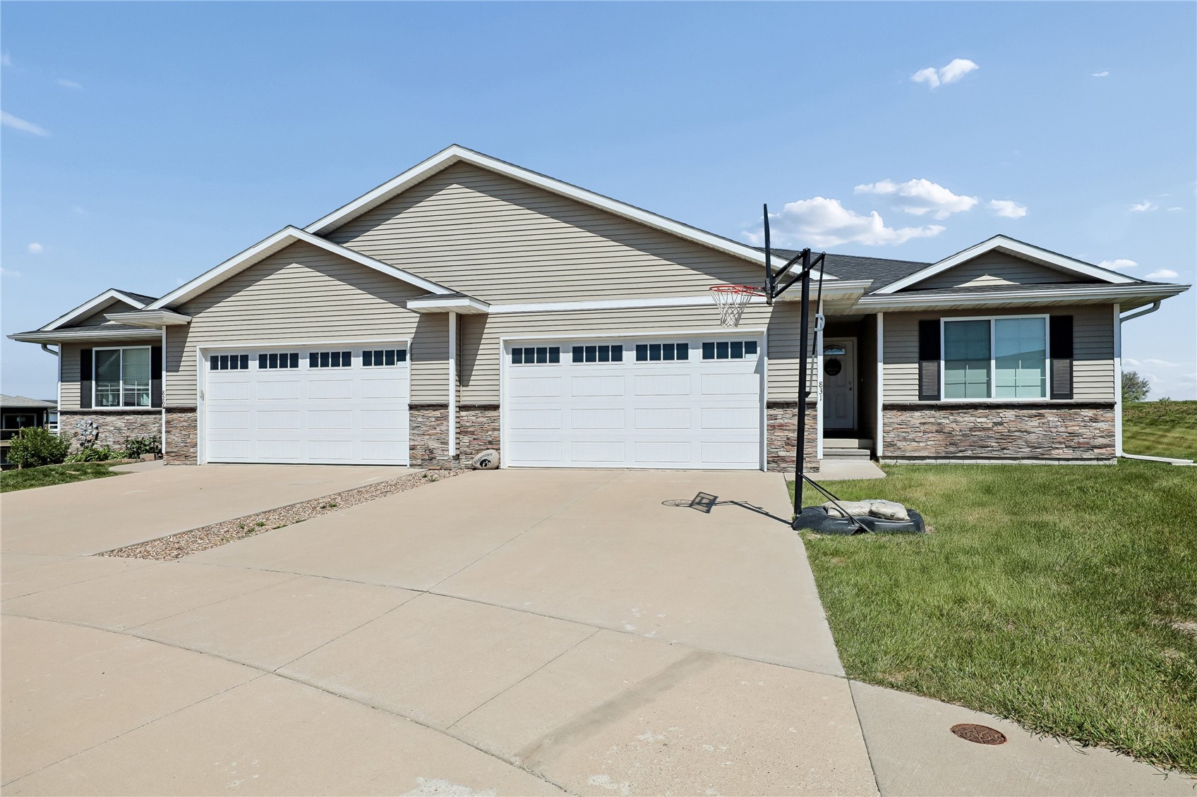 Photo 1 of 29 — 831 Heartland Court, Fairfax, IA 52228