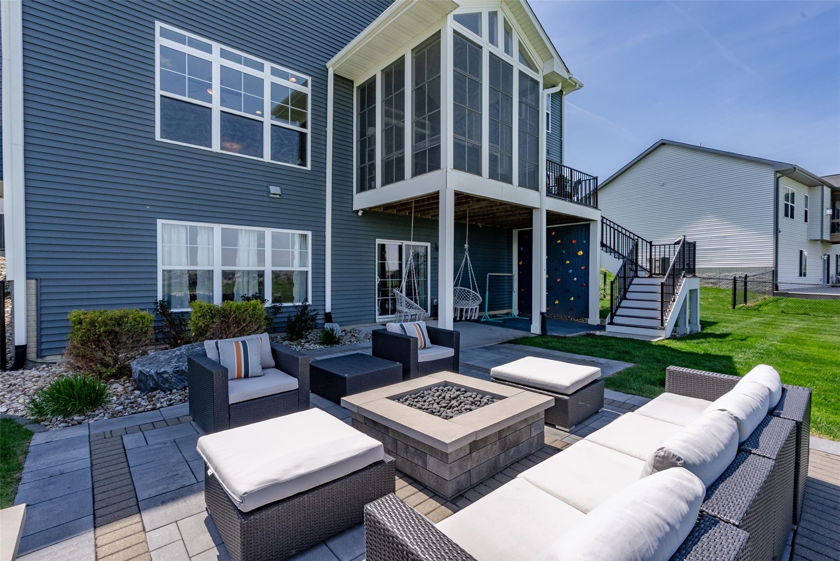 1350 E Tartan Drive