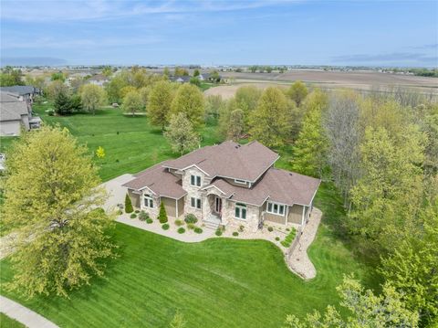2808 Sunset Dr NE Swisher IA 52333