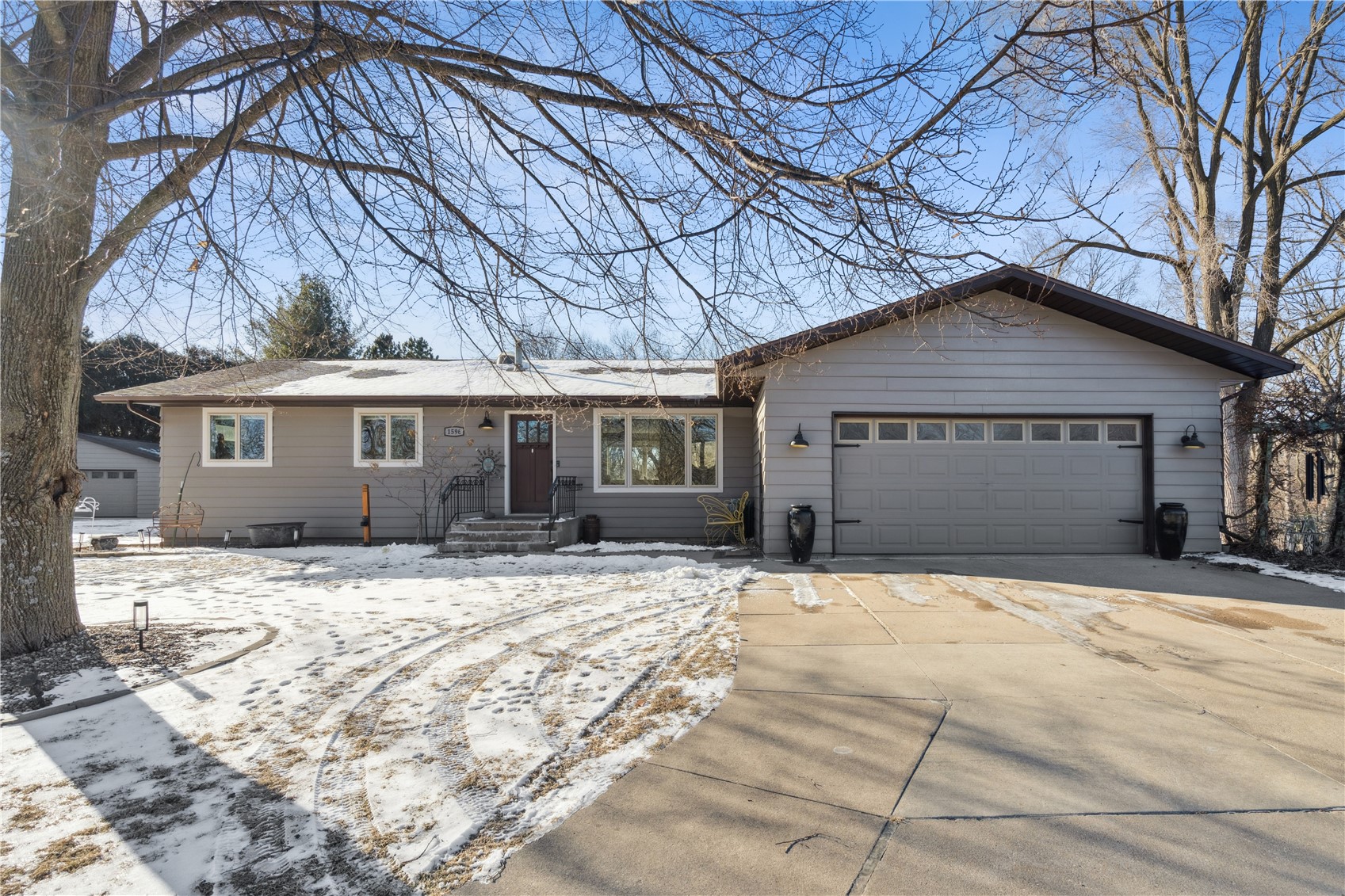 1596 Sunrise Drive NE