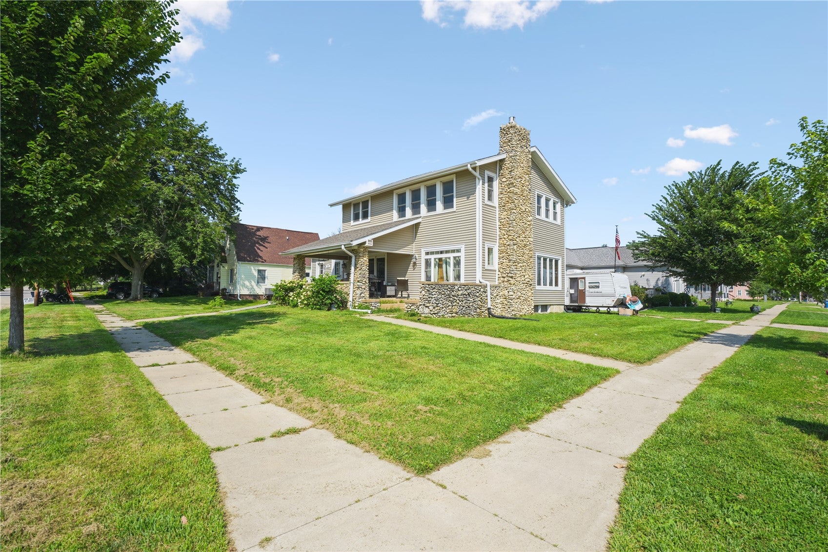 125 E 3rd Street