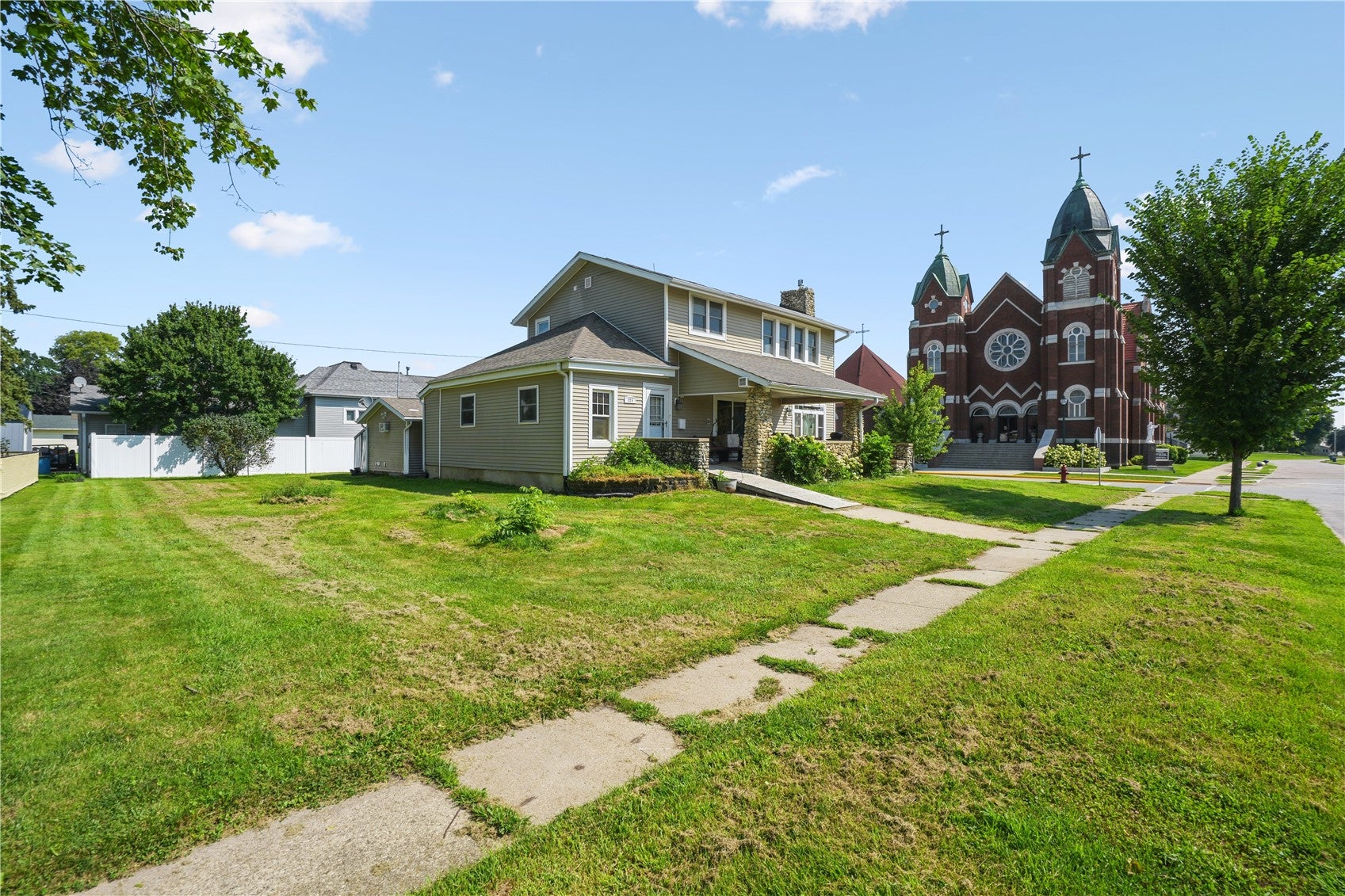 125 E 3rd Street