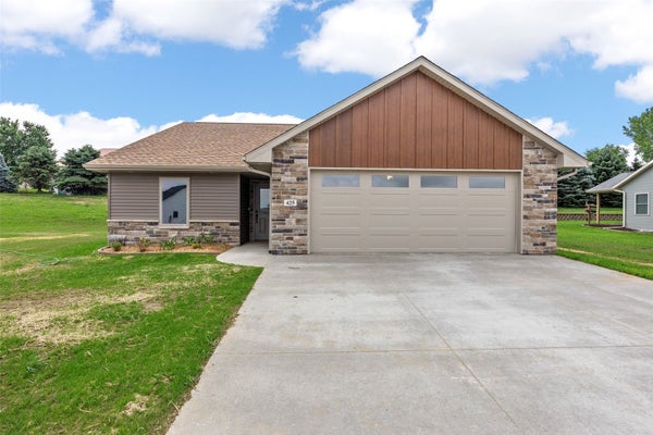 425 COUNCIL ST, ANAMOSA, IA 52205 - Image f2b0bad3b2ca46e083f2409e482df3a9/1837554826