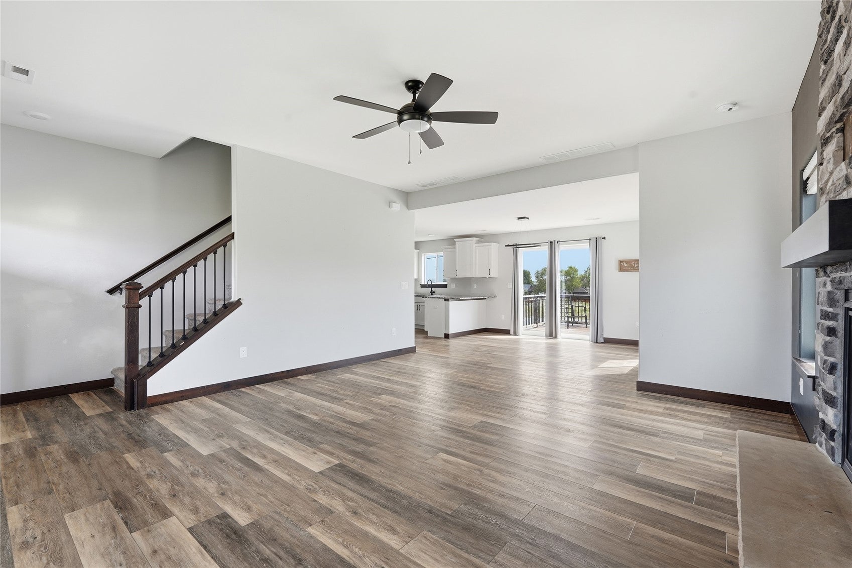 903 Carl Ct
