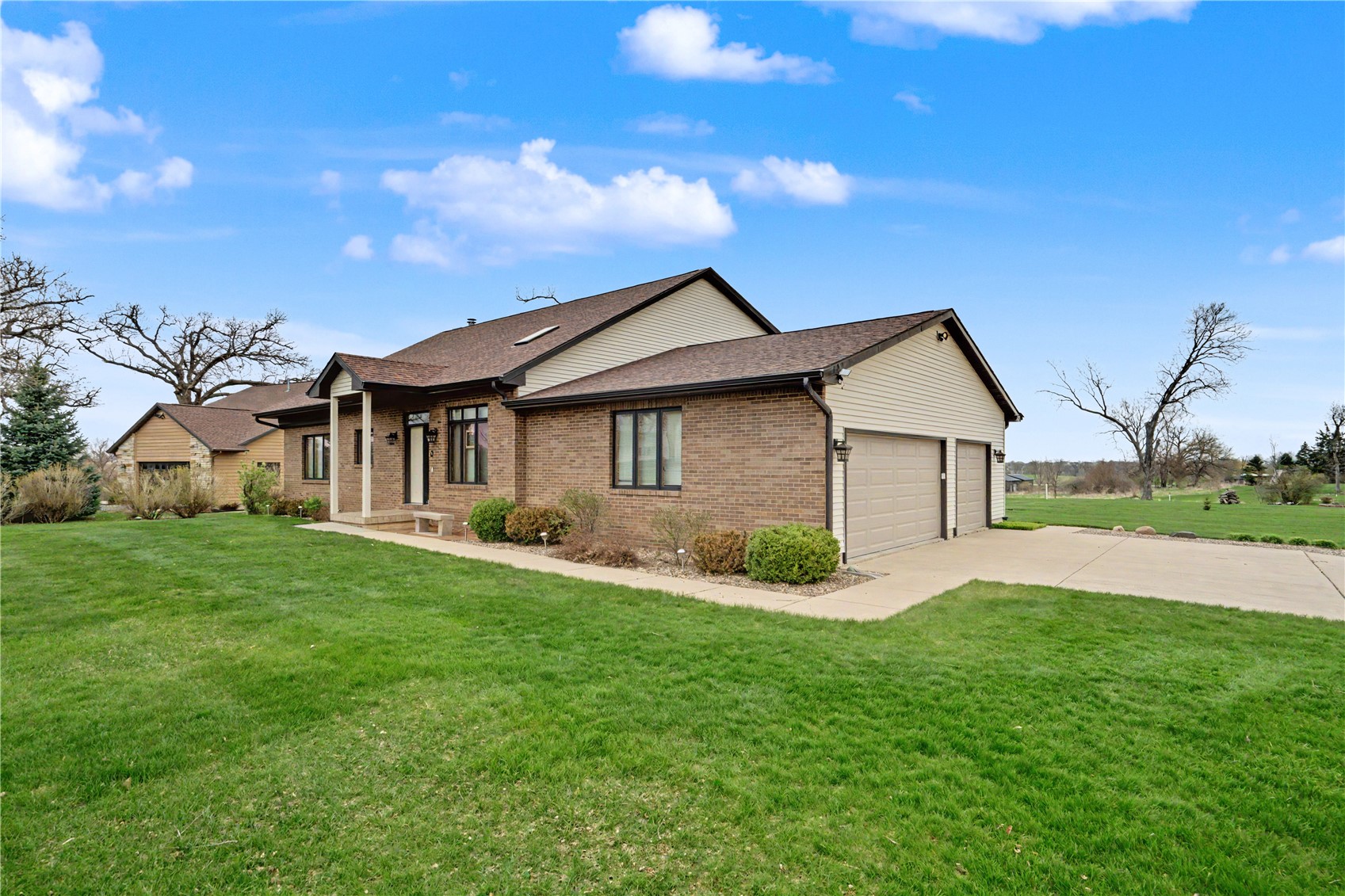 Photo 1 of 34 — 5472 Cimarron Court, Marion, IA 52302