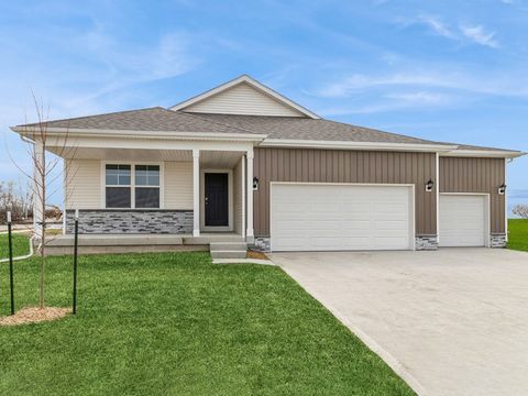 2879 Grassland Court Hiawatha IA 52233