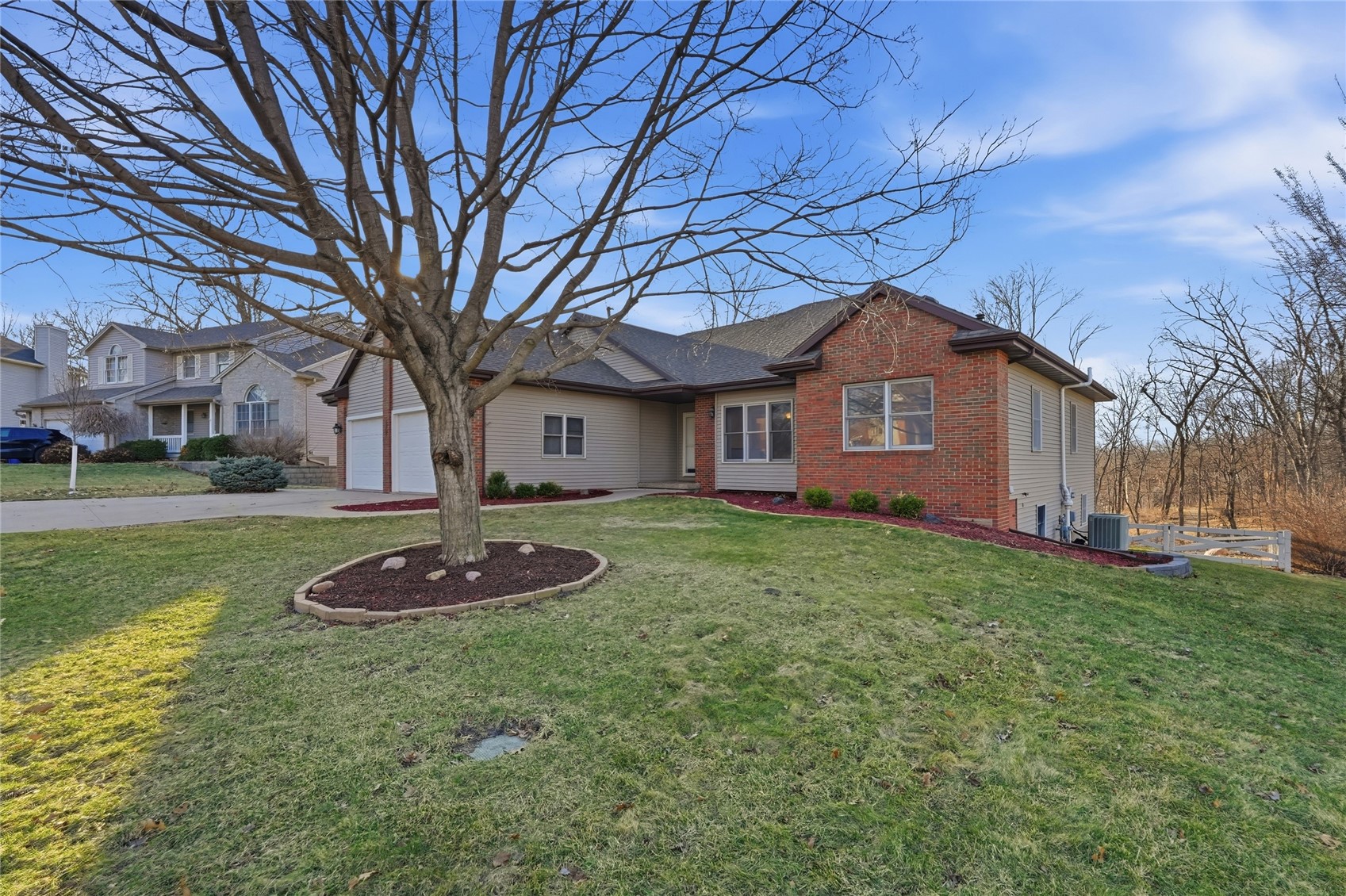 3427 Riverbend Drive NE