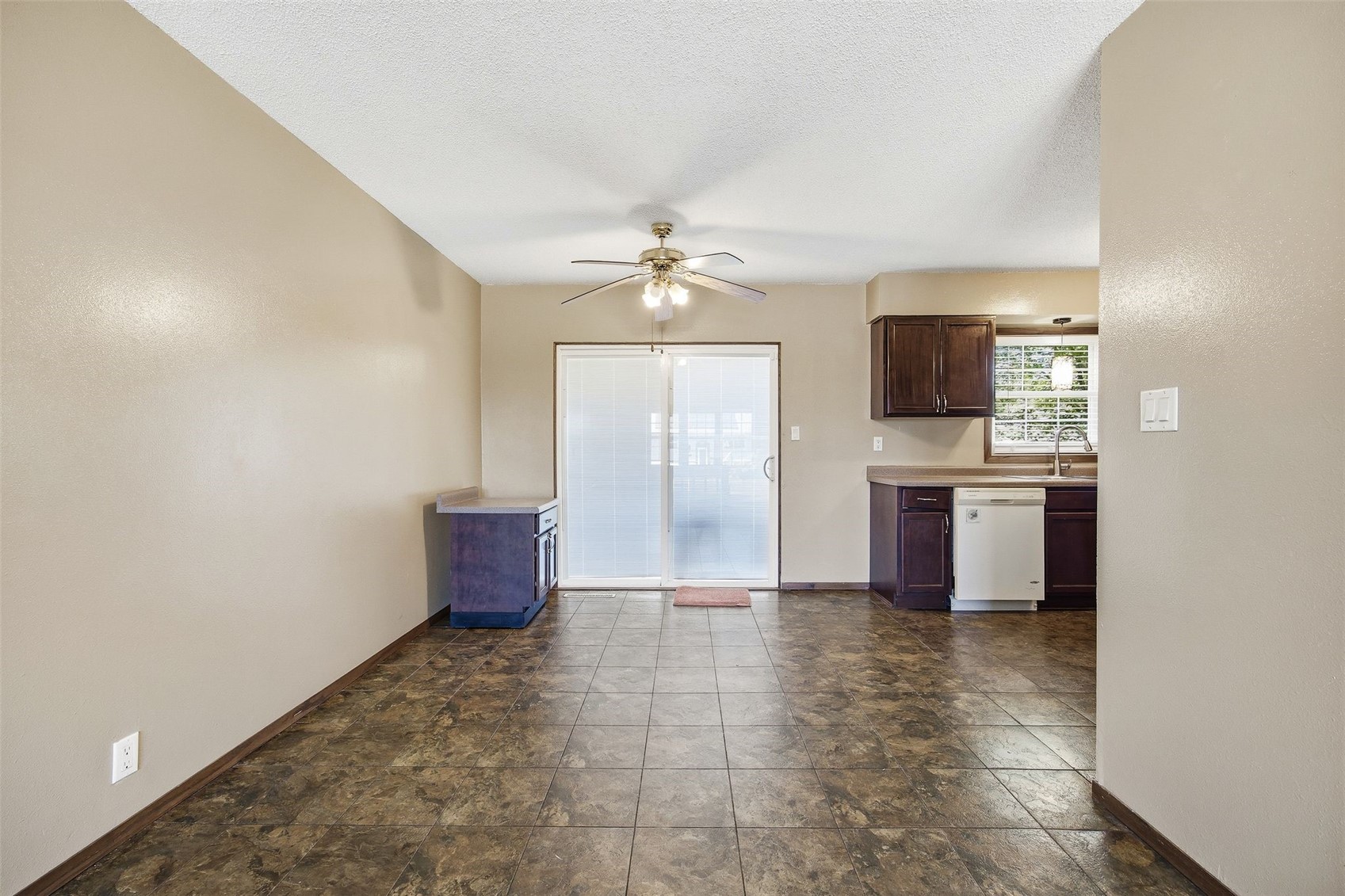 4513 Navajo Dr NE