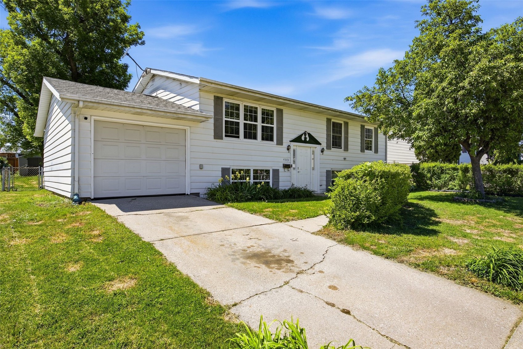 4513 Navajo Dr NE