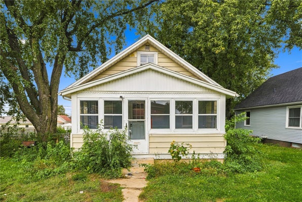 806 22ND AVE SW, CEDAR RAPIDS, IA 52404 - Image f700c3c4fa50fc9ef0b54958ba4e9e3d/997974614