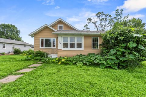 958 S Iowa Avenue Washington IA 52353