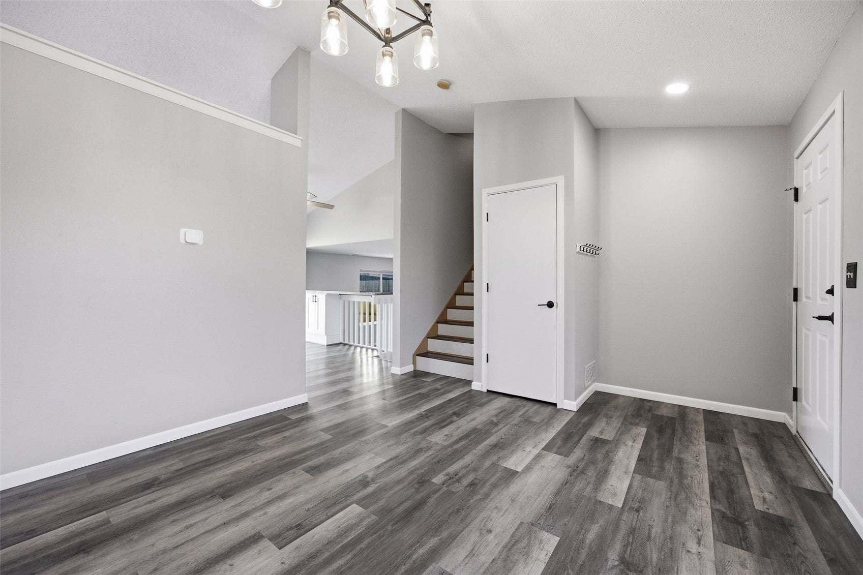 828 73rd NE