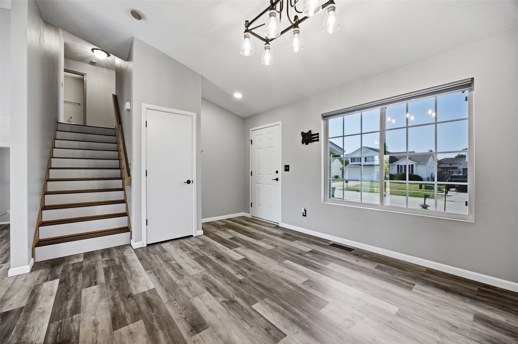 828 73rd NE