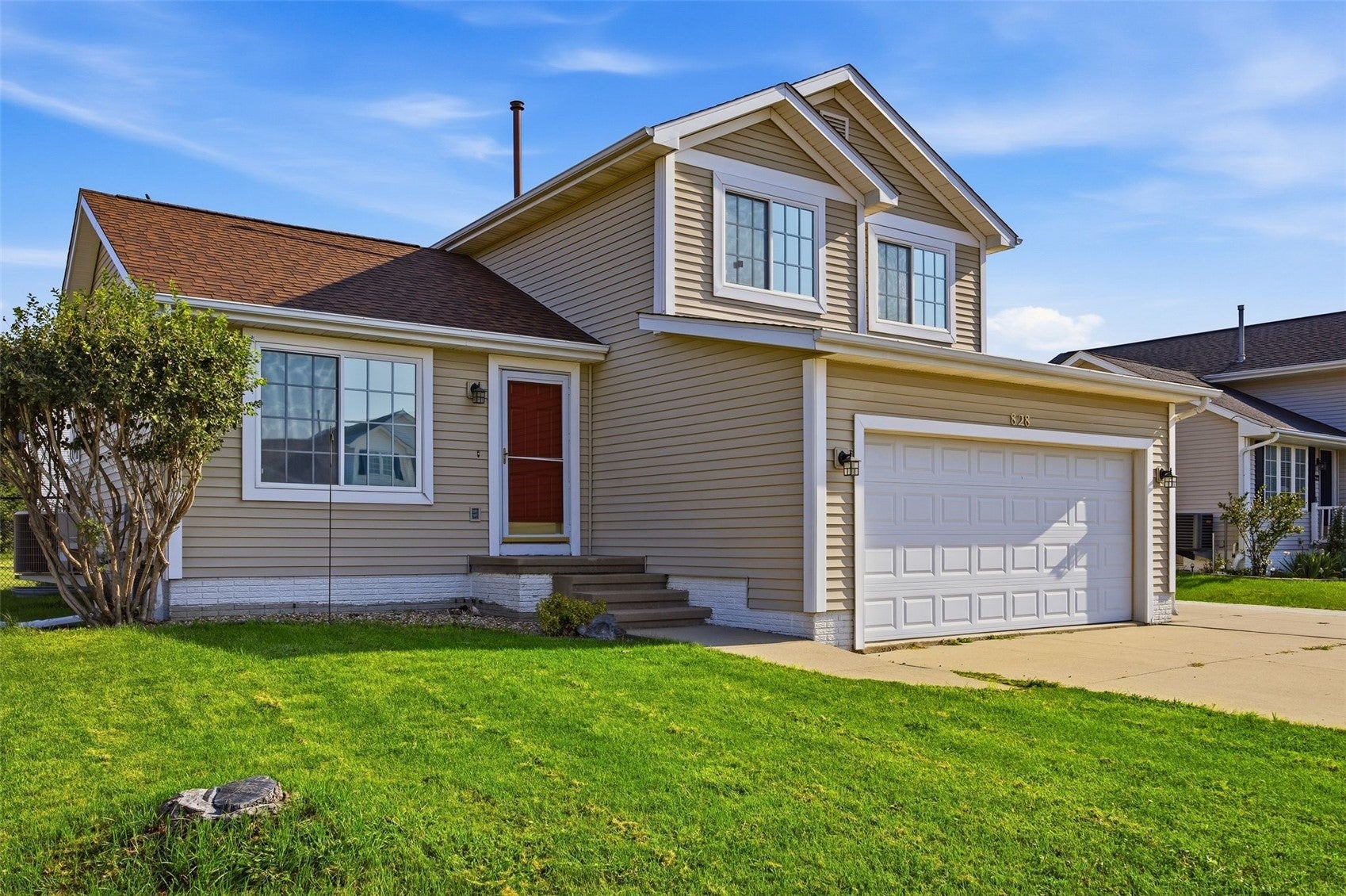 828 73rd NE
