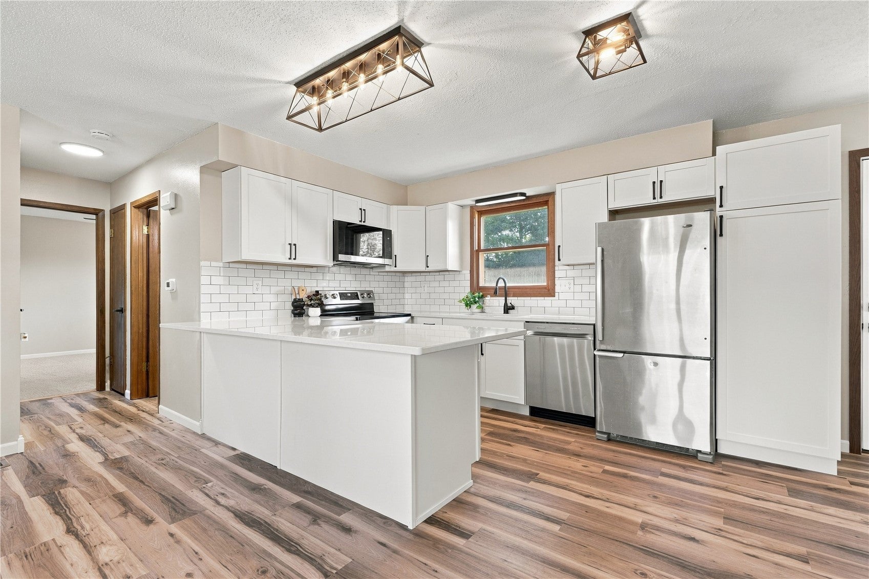 87 4th Avenue