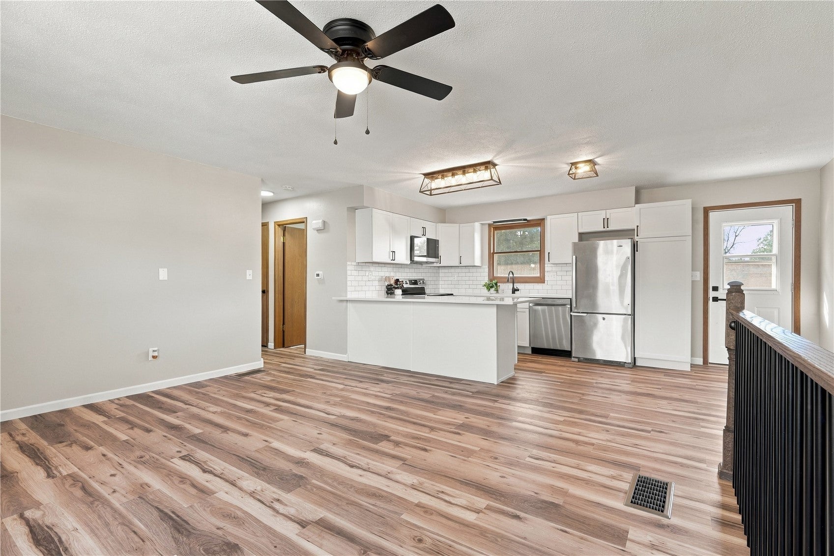 87 4th Avenue