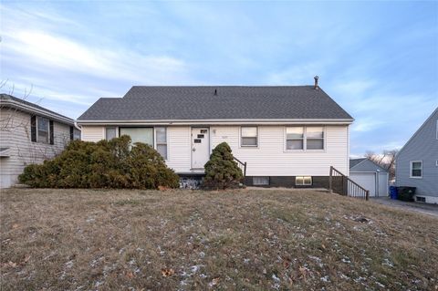 1625 11th Street NW Cedar Rapids IA 52405