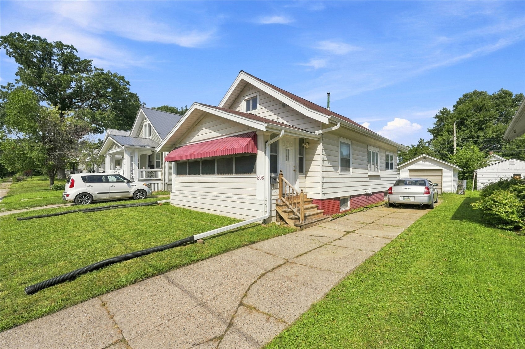 808 Oakland Rd NE