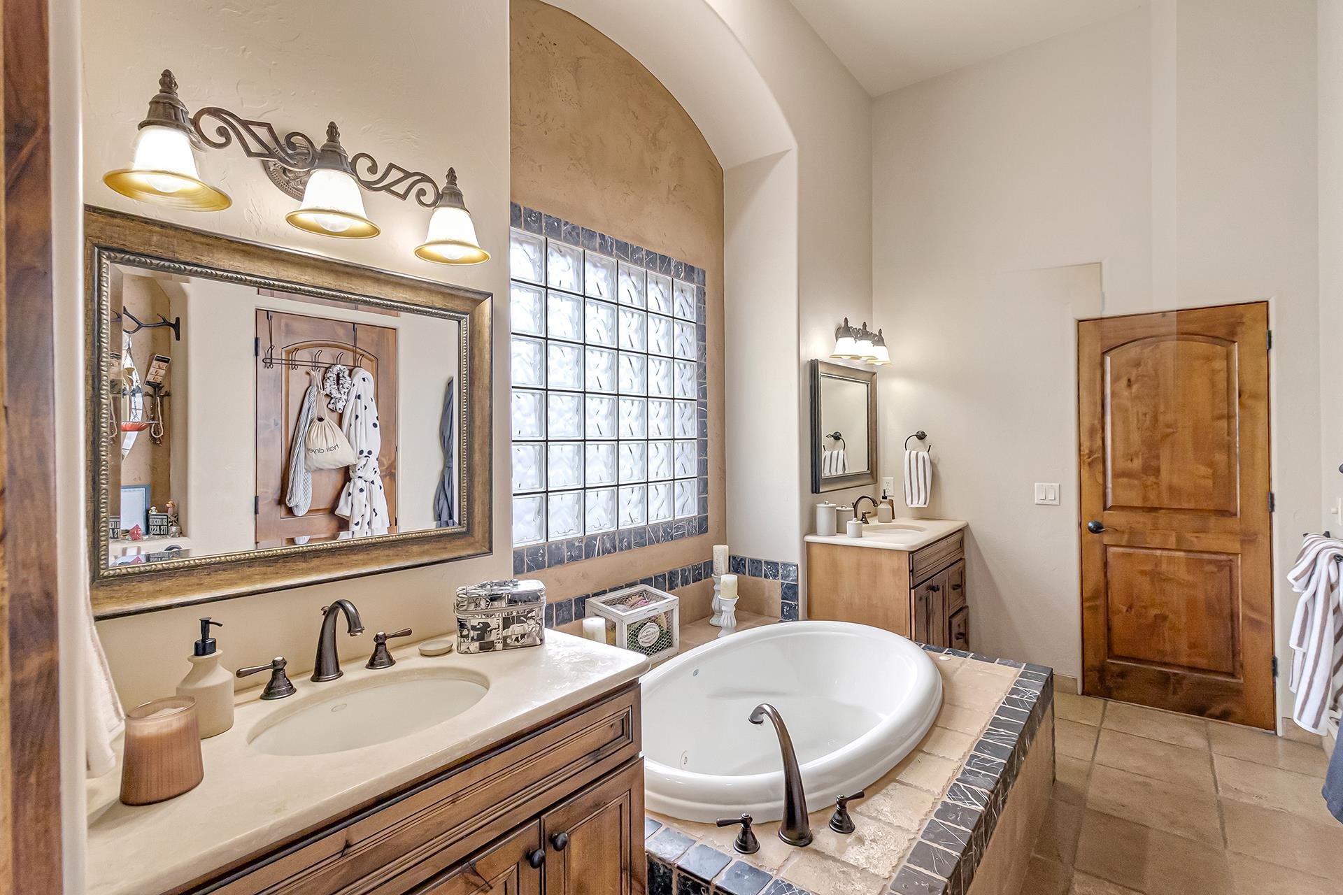 Grand Junction, Colorado, 81507, United States, 4 Bedrooms Bedrooms, ,5 BathroomsBathrooms,Residential,Active,2052043