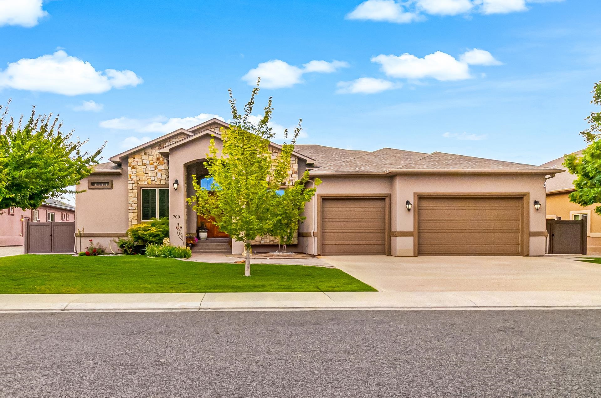 Grand Junction, Colorado, 81507, United States, 4 Bedrooms Bedrooms, ,5 BathroomsBathrooms,Residential,Active,2052043