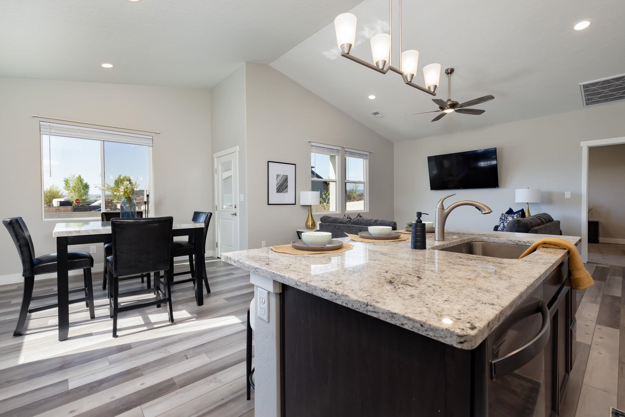 Grand Junction, Colorado 81504, United States, 3 Bedrooms Bedrooms, ,2 BathroomsBathrooms,Residential,Active,115287