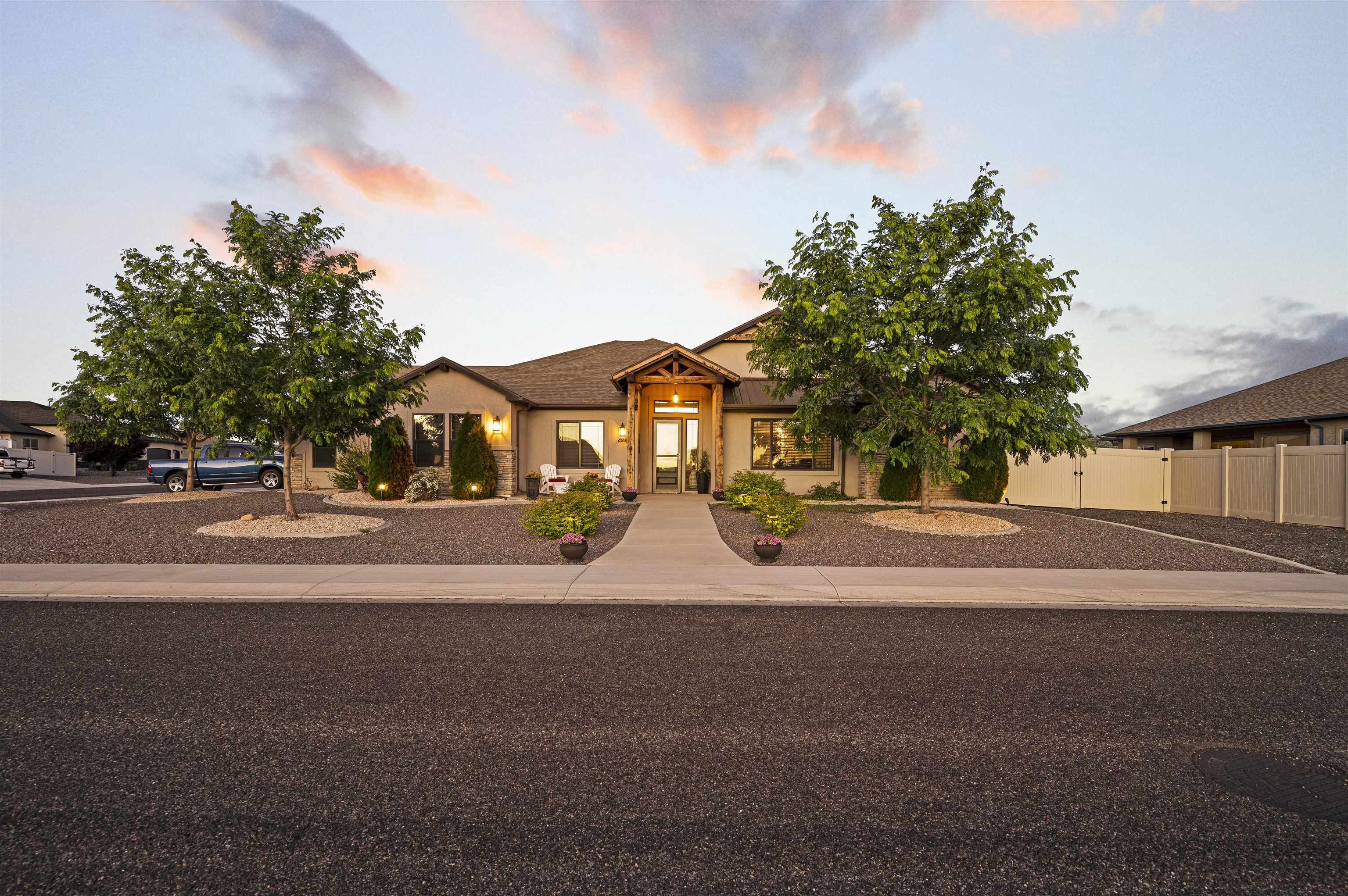 Photo 2 of 40 of 894 Kayenta Way house