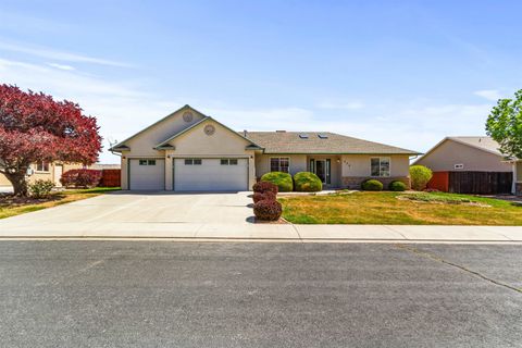 Photo of 636 Tamarron Drive, Grand Junction, CO 81506 (MLS # 20261670)