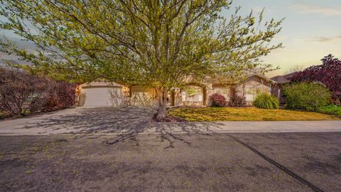 Photo of 2512 Buchanan Drive, Grand Junction, CO 81505 (MLS # 20261745)