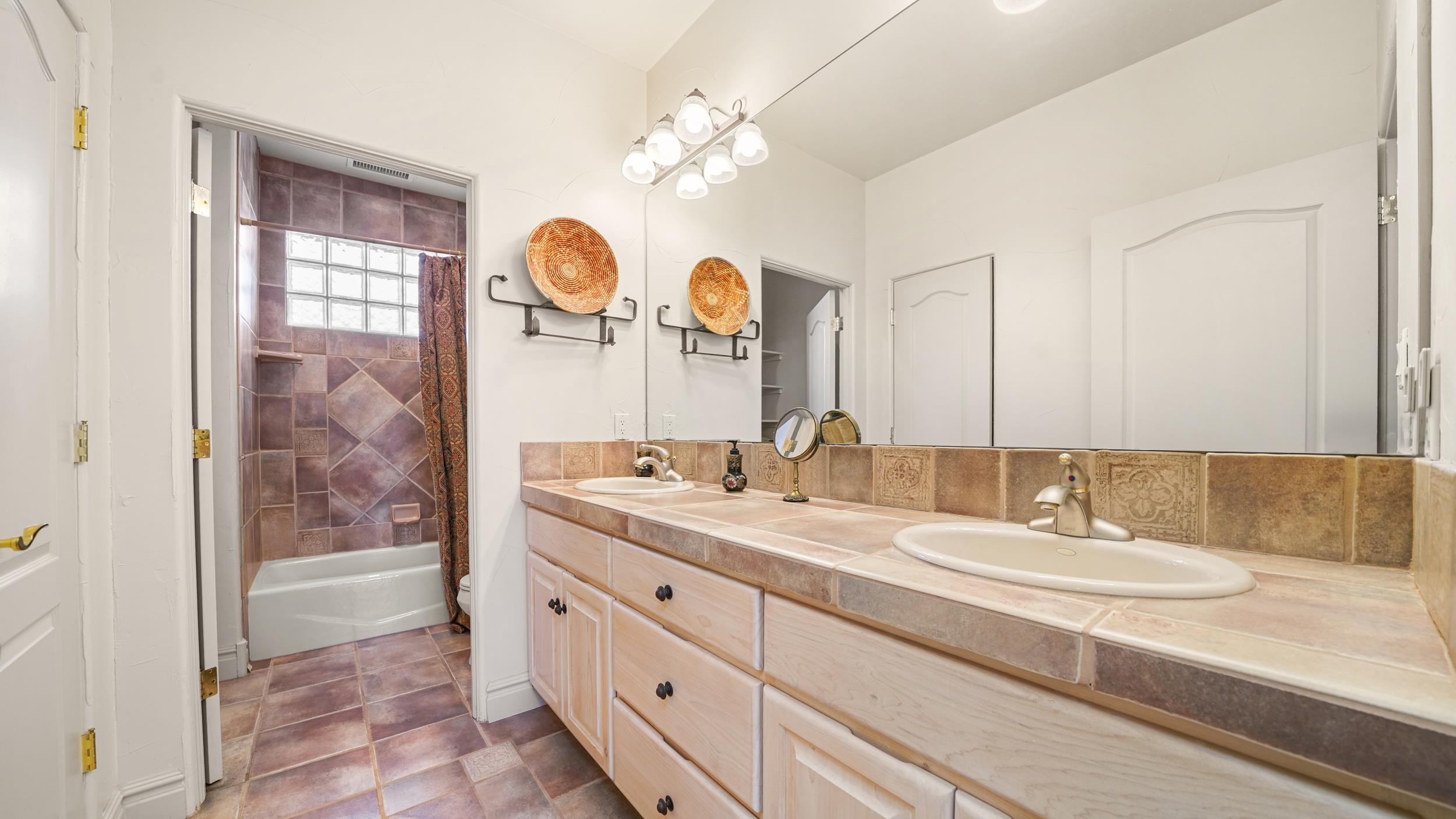 Grand Junction, Colorado, 81507, United States, 5 Bedrooms Bedrooms, ,6 BathroomsBathrooms,Residential,Active,2009860