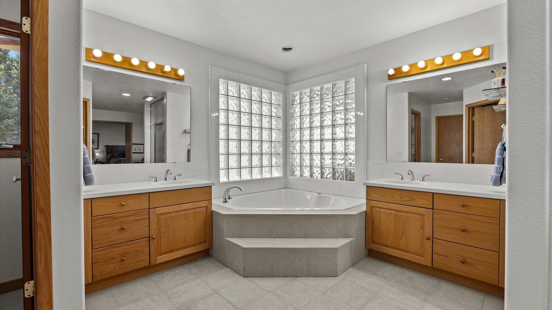 Hotchkiss, Colorado, 81419, United States, 6 Bedrooms Bedrooms, ,5 BathroomsBathrooms,Residential,Active,2033362