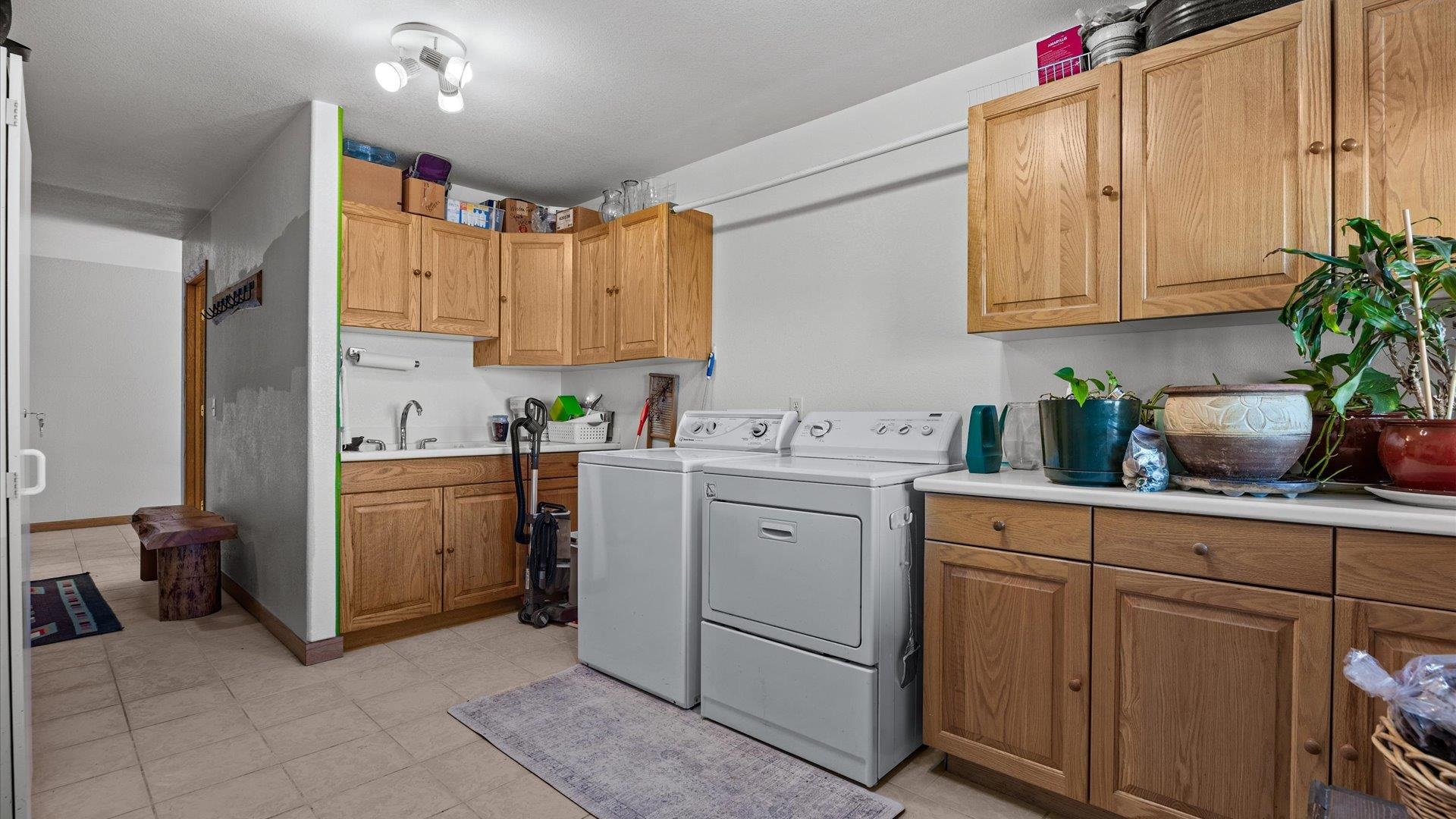 Hotchkiss, Colorado, 81419, United States, 6 Bedrooms Bedrooms, ,5 BathroomsBathrooms,Residential,Active,2033362