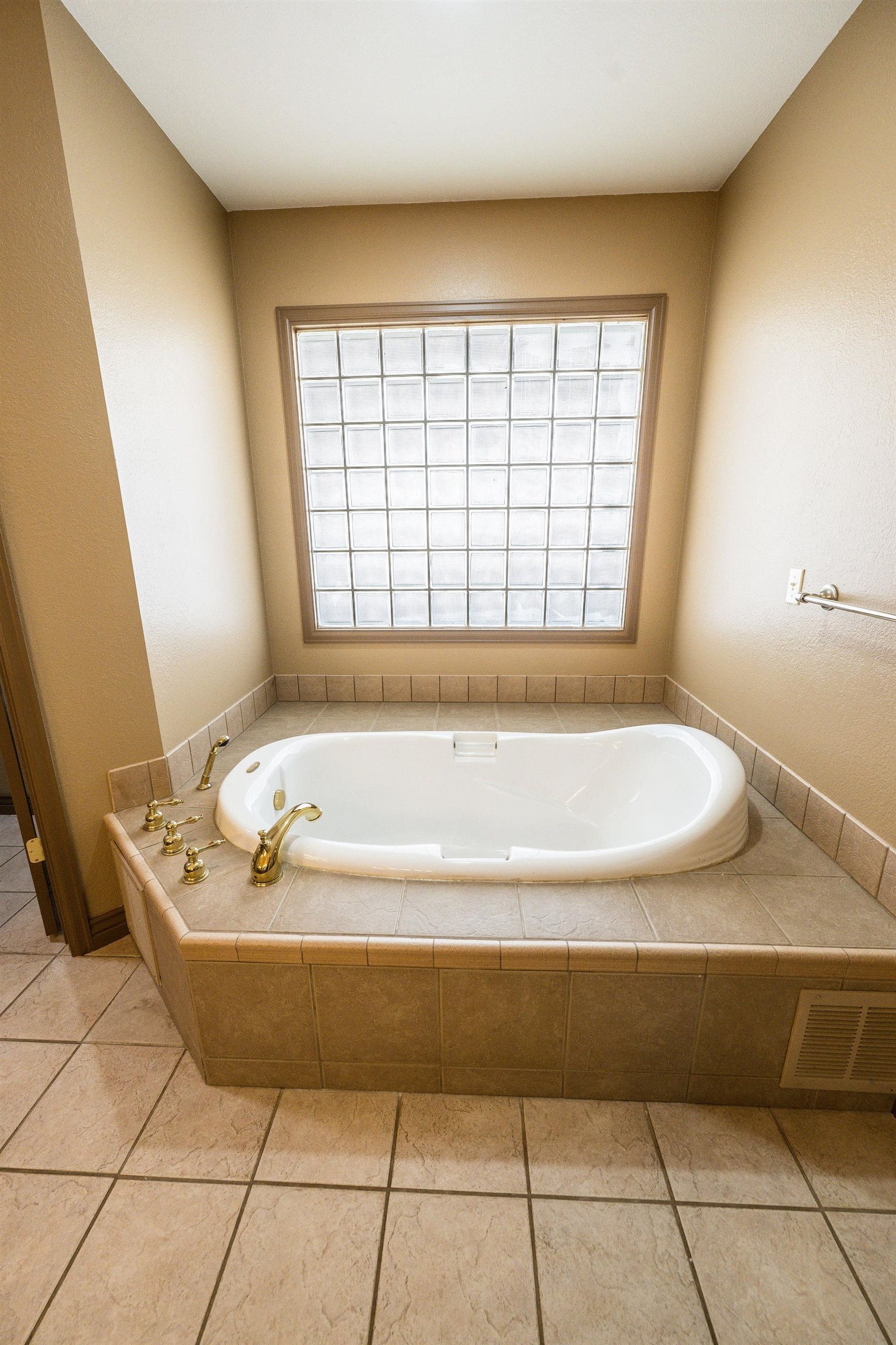 Grand Junction, Colorado, 81505, United States, 4 Bedrooms Bedrooms, ,4 BathroomsBathrooms,Residential,Active,2032090