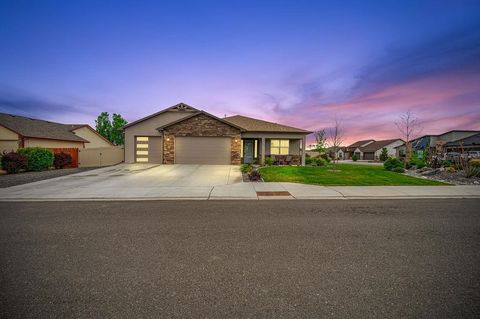 Photo of 957 Elberta Drive, Fruita, CO 81521 (MLS # 20261982)