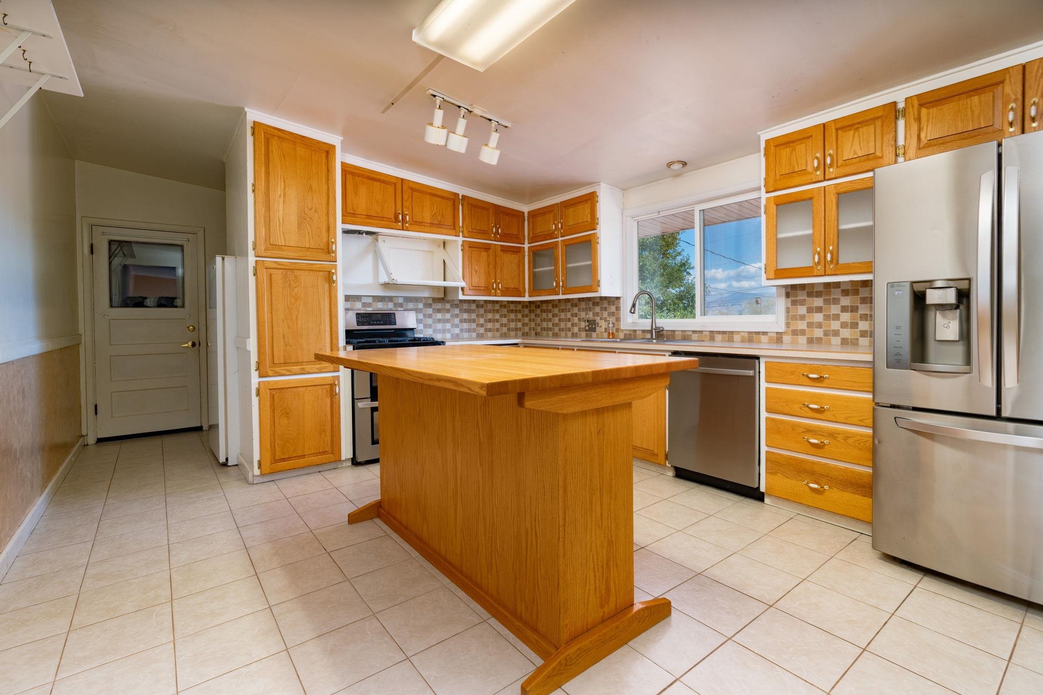 Grand Junction, Colorado 81507, United States, 4 Bedrooms Bedrooms, ,2 BathroomsBathrooms,Residential,Pending,221241