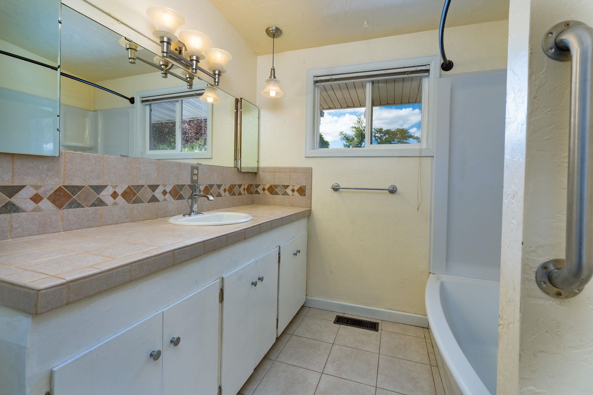 Grand Junction, Colorado 81507, United States, 4 Bedrooms Bedrooms, ,2 BathroomsBathrooms,Residential,Pending,221241