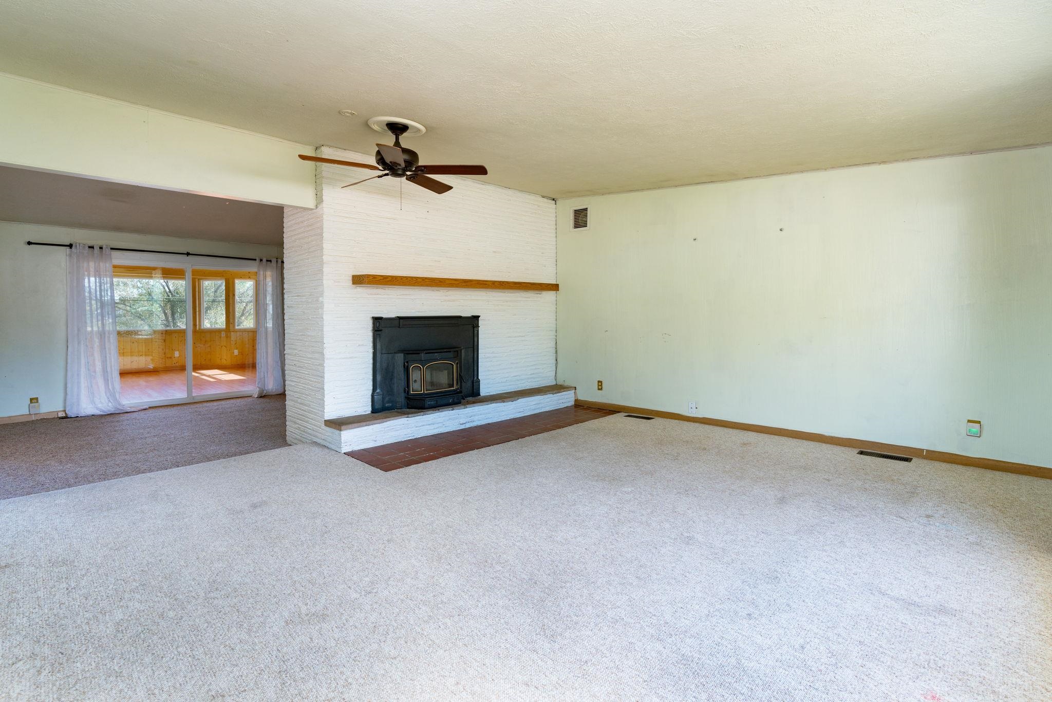 Grand Junction, Colorado 81507, United States, 4 Bedrooms Bedrooms, ,2 BathroomsBathrooms,Residential,Pending,221241