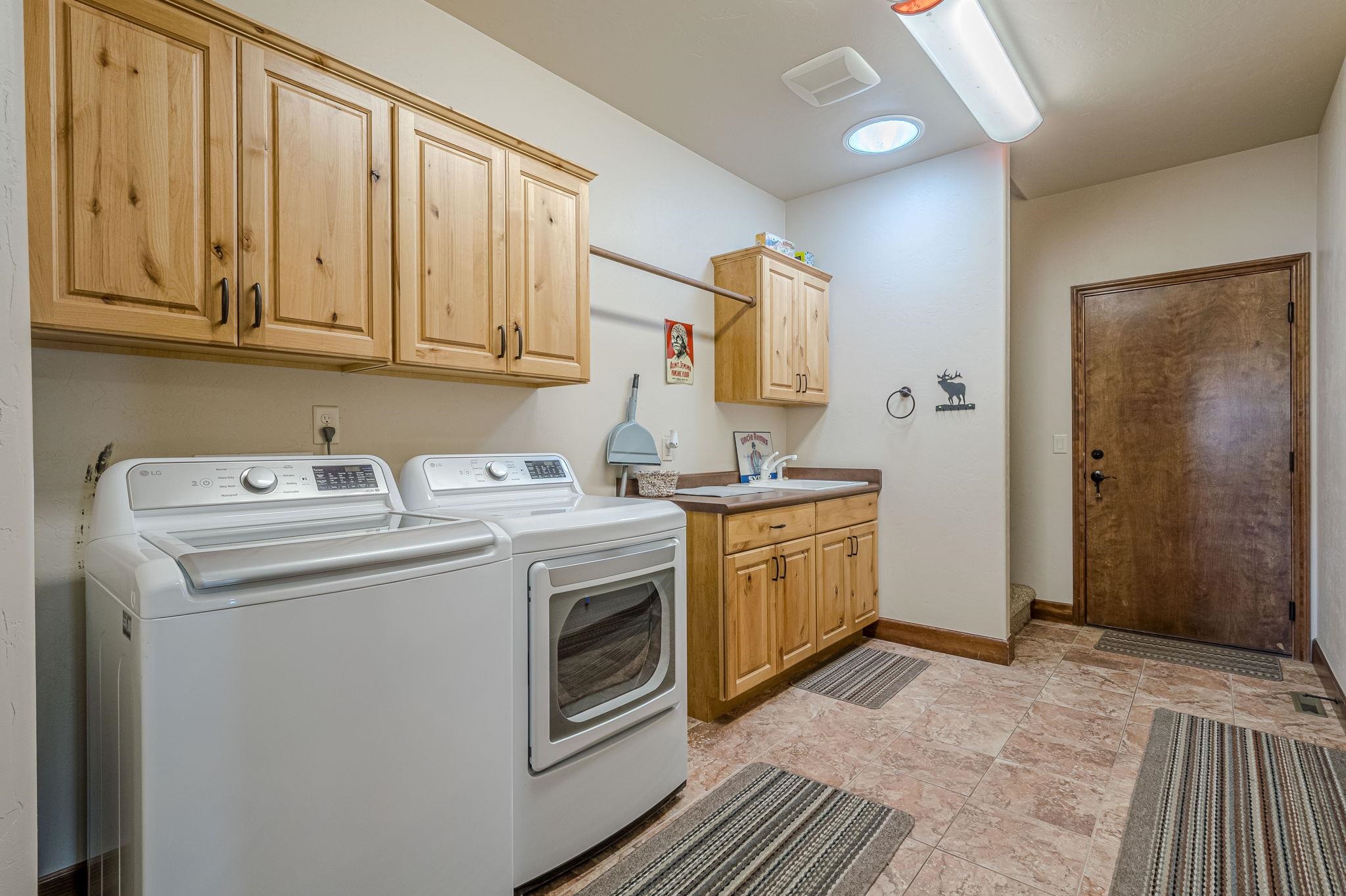Grand Junction, Colorado, 81505, United States, 5 Bedrooms Bedrooms, ,4 BathroomsBathrooms,Residential,Active,2009142