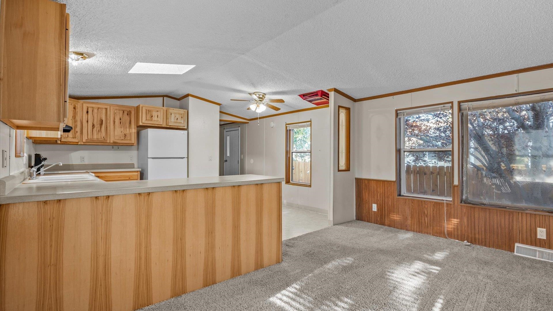 Photo 5 of 17 of 2983 1/2 Globe Willow Avenue mobile home