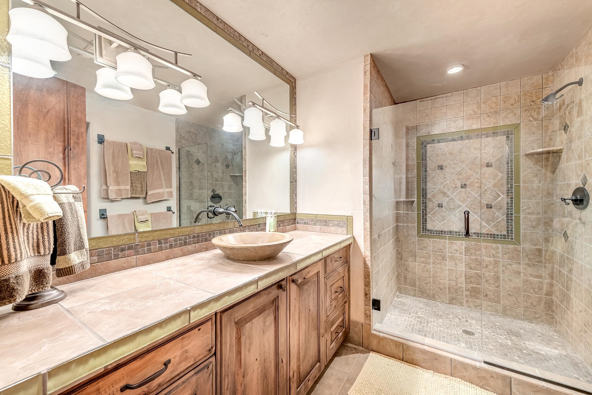 Grand Junction, Colorado, 81507, United States, 4 Bedrooms Bedrooms, ,5 BathroomsBathrooms,Residential,Active,2052069
