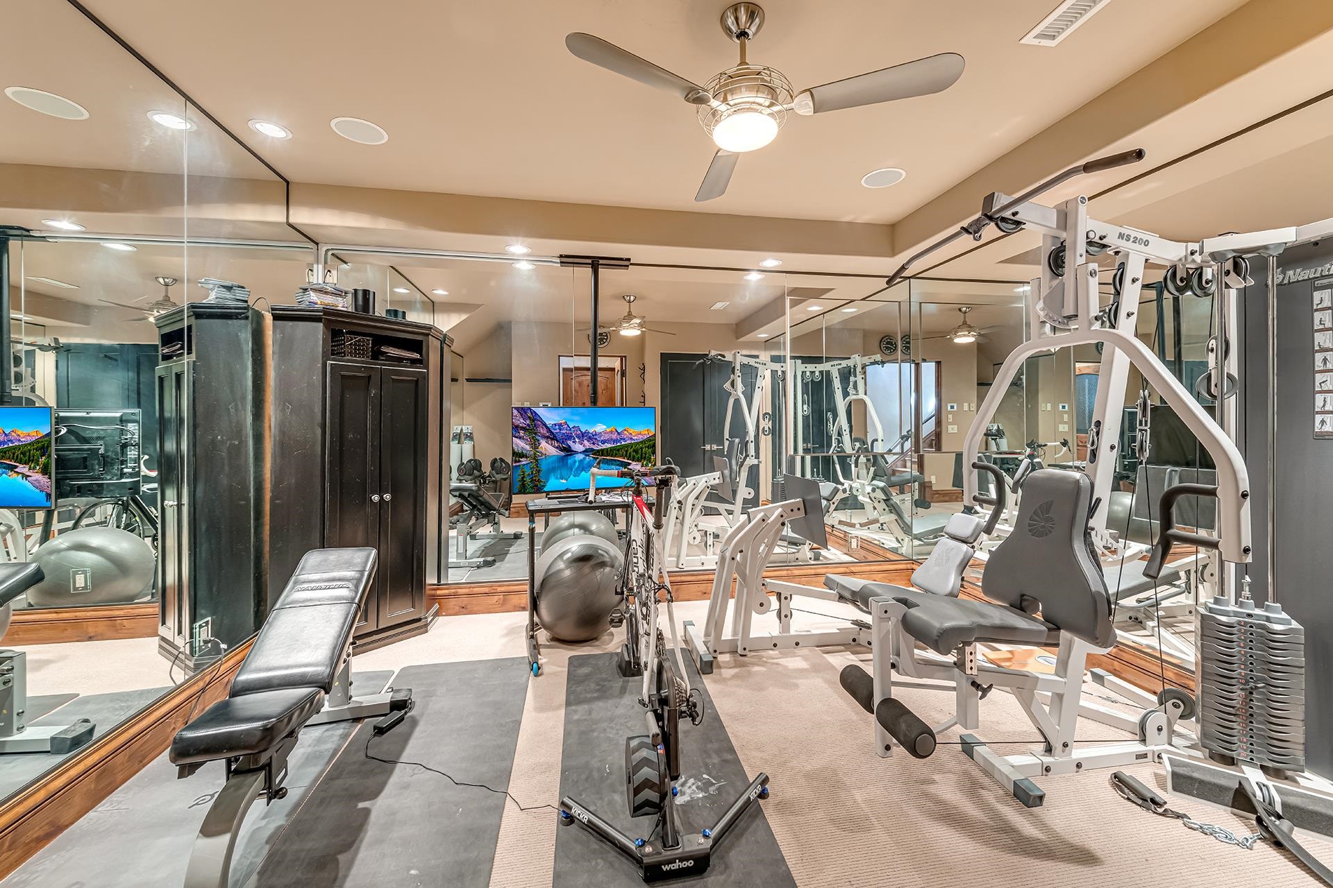 Grand Junction, Colorado, 81507, United States, 4 Bedrooms Bedrooms, ,5 BathroomsBathrooms,Residential,Active,2052069