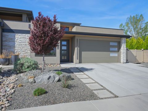 Photo of 2720 Centercliff Drive, Grand Junction, CO 81506 (MLS # 20261627)