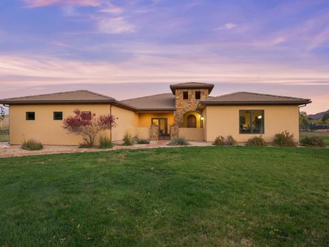 Photo of 2103 Desert Hills Road, Grand Junction, CO 81507 (MLS # 20262448)