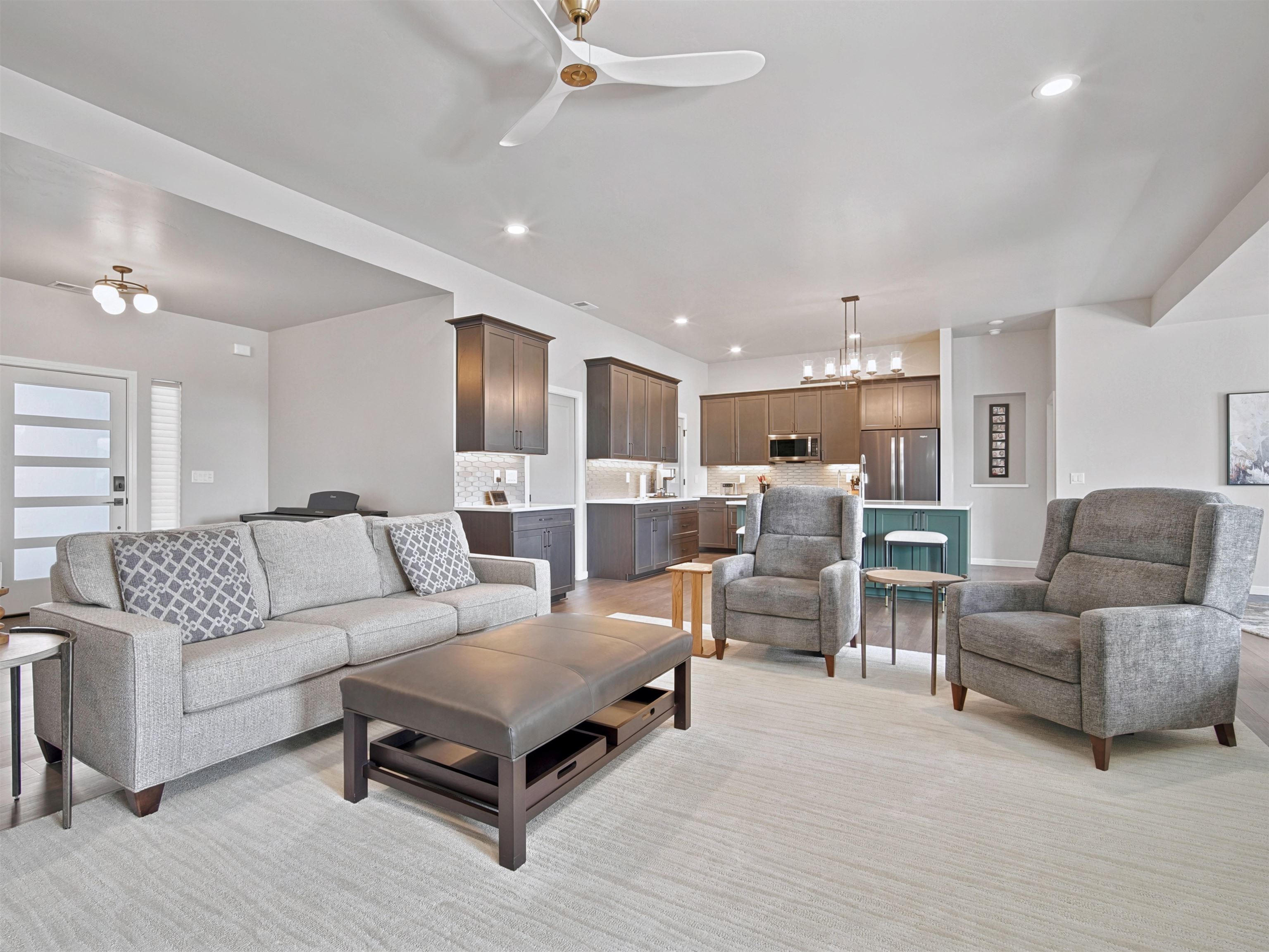 Experience luxury living in one of the Grand Valleys beautiful golf co – image 3
